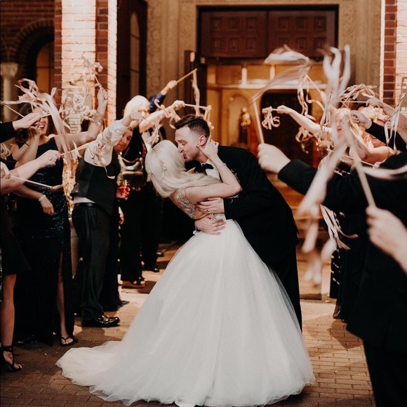 Hey loves! Welcome to my closet! - Picture 2 of 7